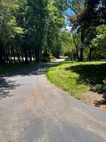 10 Crowningshield Drive, Paxton, MA 01612