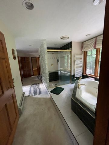 10 Crowningshield Drive, Paxton, MA 01612