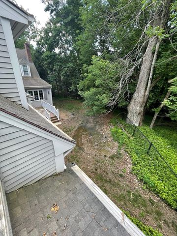 10 Crowningshield Drive, Paxton, MA 01612