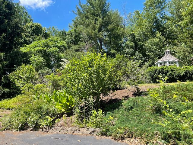 10 Crowningshield Drive, Paxton, MA 01612