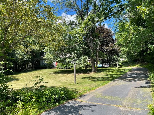 10 Crowningshield Drive, Paxton, MA 01612