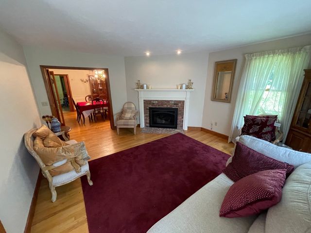 10 Crowningshield Drive, Paxton, MA 01612