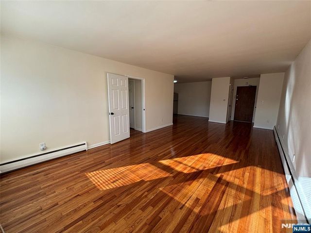 420 Broad Avenue 5B, Palisades Park, NJ 07650