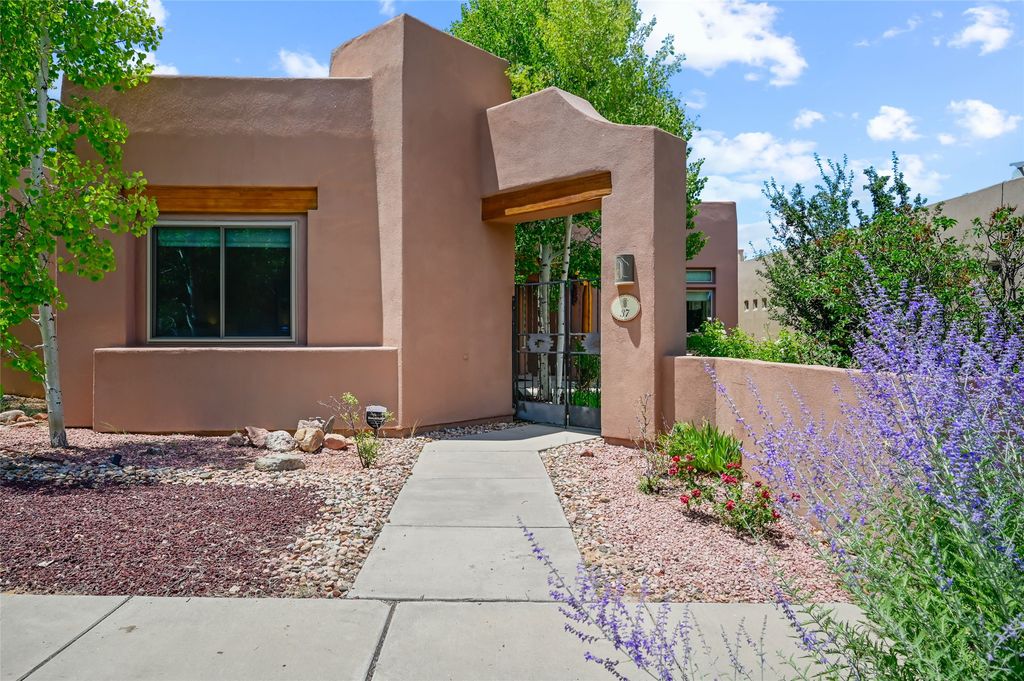 37 Sobradora, Santa Fe, NM 87508