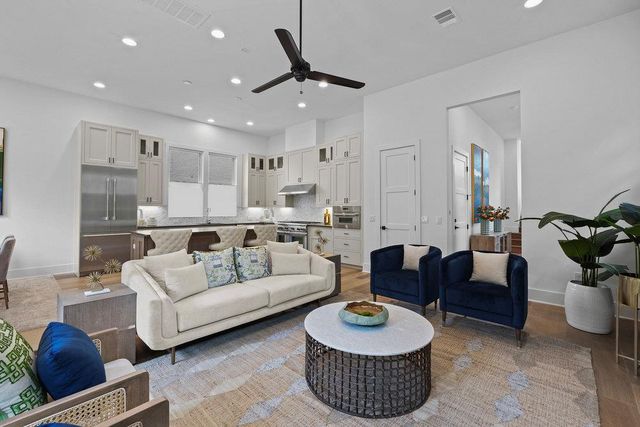 1719 Spyglass DR 17, Austin, TX 78746