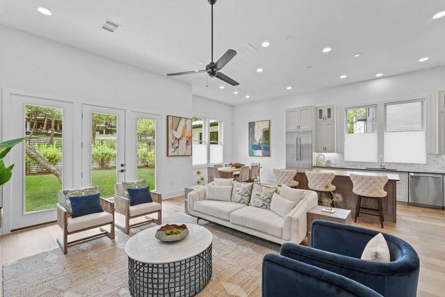 1719 Spyglass DR 17, Austin, TX 78746