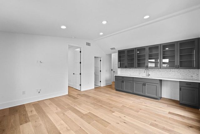 1719 Spyglass DR 17, Austin, TX 78746