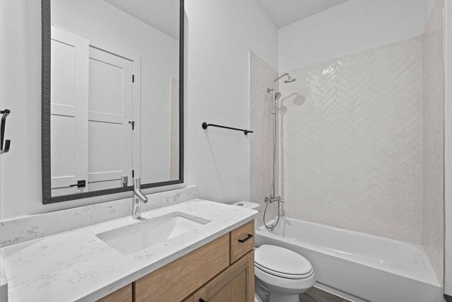 1719 Spyglass DR 17, Austin, TX 78746