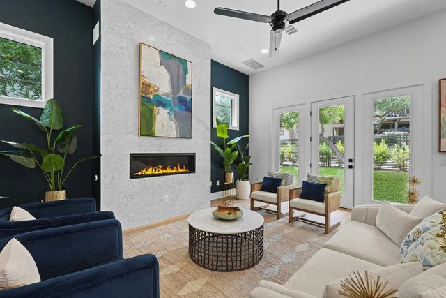 1719 Spyglass DR 17, Austin, TX 78746