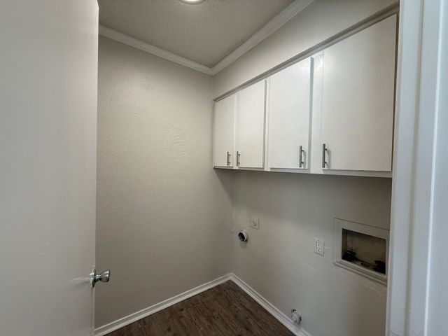 9016 Greenmound Avenue, Dallas, TX 75227