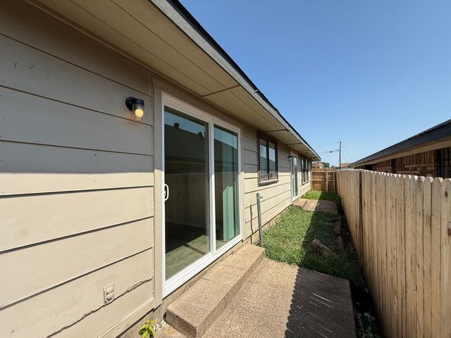 9016 Greenmound Avenue, Dallas, TX 75227
