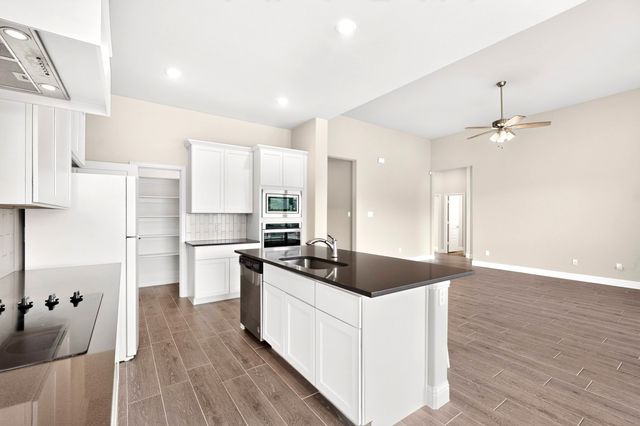 690 Serenity Lane, Red Oak, TX 75154