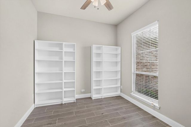 690 Serenity Lane, Red Oak, TX 75154