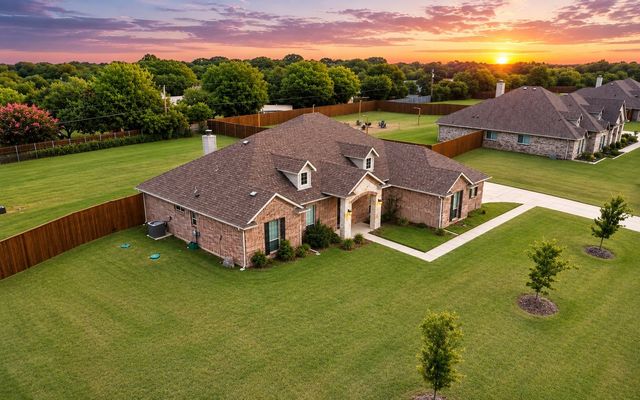 690 Serenity Lane, Red Oak, TX 75154