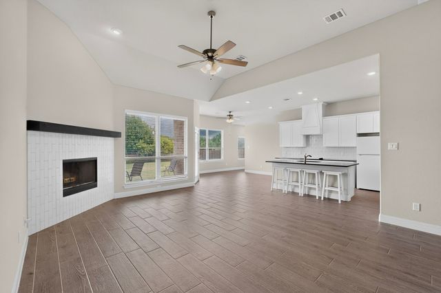 690 Serenity Lane, Red Oak, TX 75154