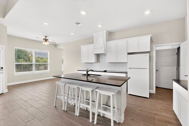 690 Serenity Lane, Red Oak, TX 75154