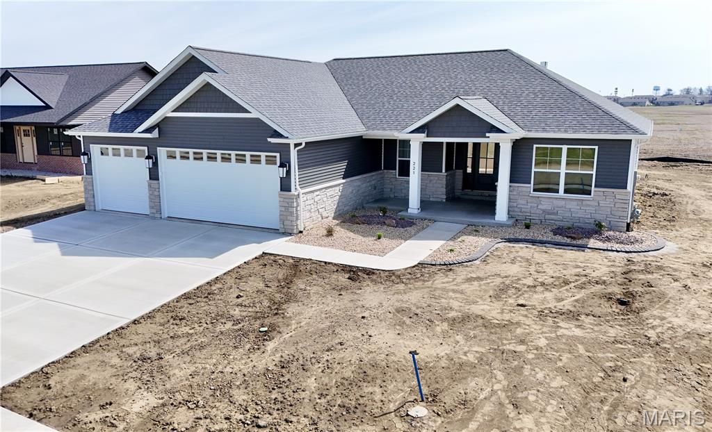 221 George Bush Boulevard, Troy, IL 62294