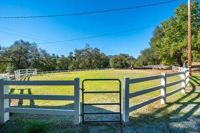 19707 Copper Canyon Road, Redding, CA 96003