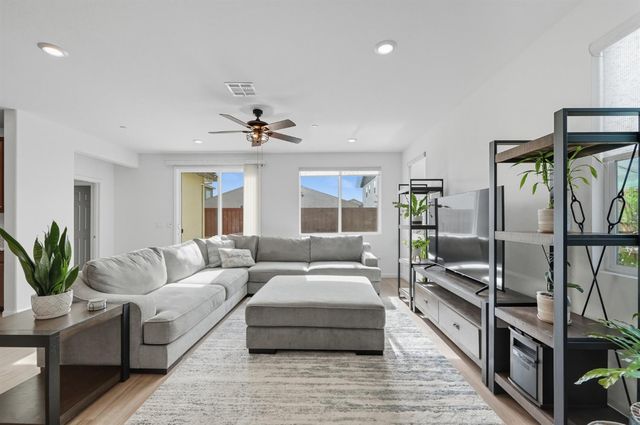 617 Mansfield Dr, Patterson, CA 95363