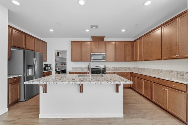 617 Mansfield Dr, Patterson, CA 95363