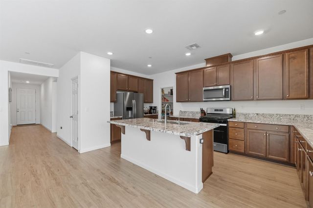 617 Mansfield Dr, Patterson, CA 95363