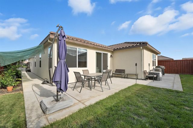 617 Mansfield Dr, Patterson, CA 95363