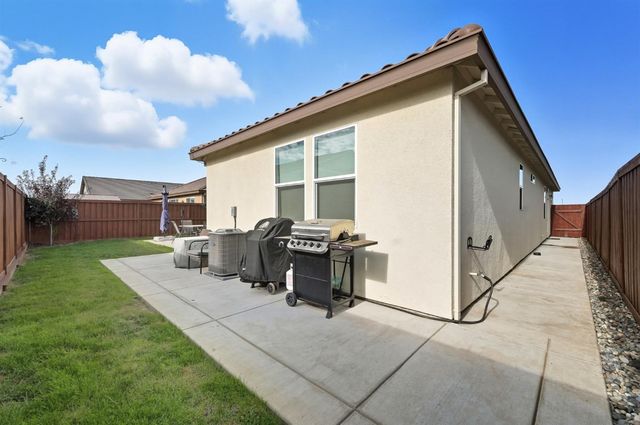 617 Mansfield Dr, Patterson, CA 95363