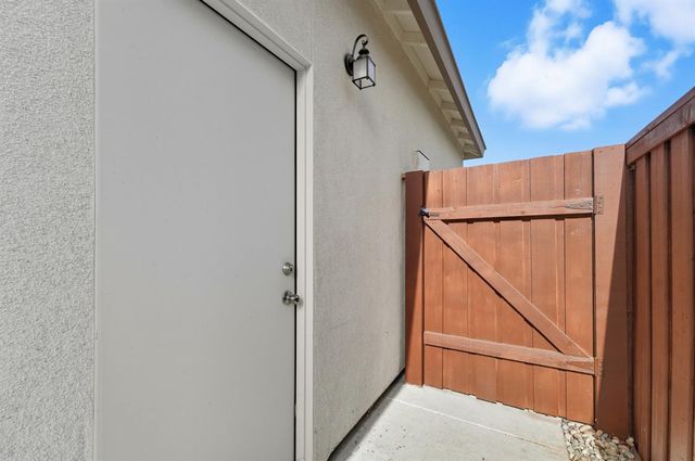 617 Mansfield Dr, Patterson, CA 95363