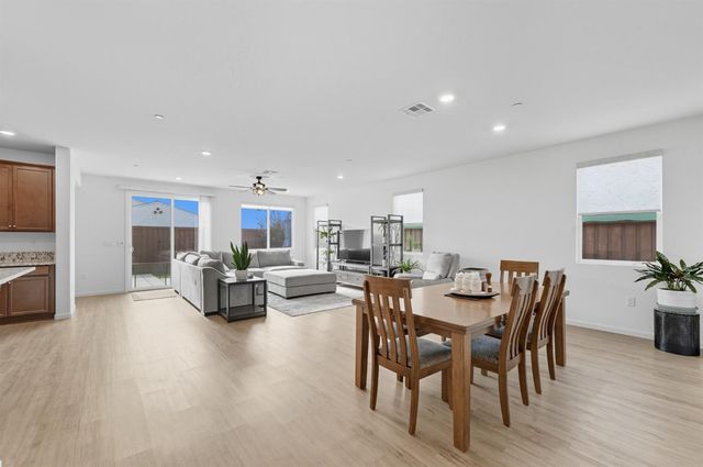 617 Mansfield Dr, Patterson, CA 95363