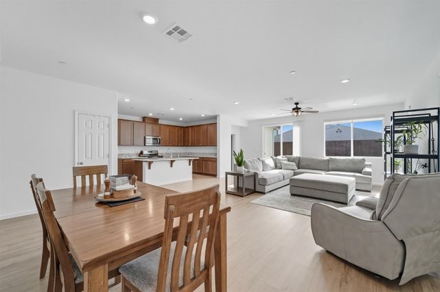 617 Mansfield Dr, Patterson, CA 95363