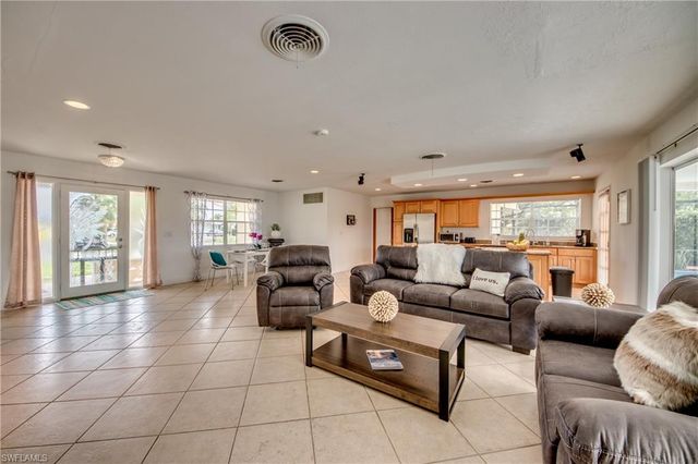 5359 Majestic CT, Cape Coral, FL 33904