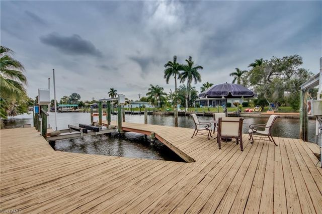 5359 Majestic CT, Cape Coral, FL 33904