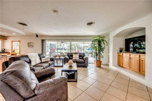 5359 Majestic CT, Cape Coral, FL 33904