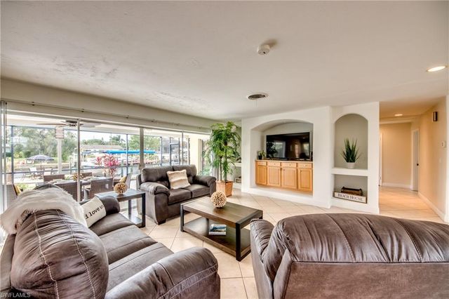 5359 Majestic CT, Cape Coral, FL 33904
