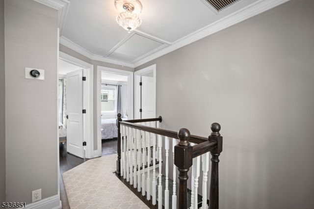 18 Sunset Dr, Millburn Twp., NJ 07041