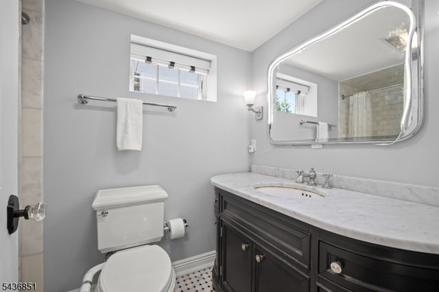 18 Sunset Dr, Millburn Twp., NJ 07041