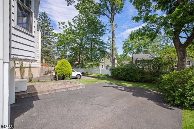 18 Sunset Dr, Millburn Twp., NJ 07041