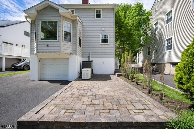 18 Sunset Dr, Millburn Twp., NJ 07041