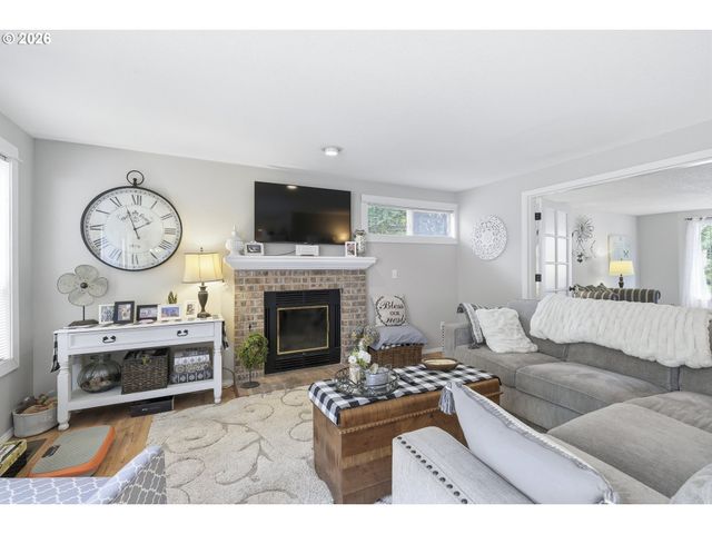 11235 Sw CHAMPOEG Dr, Wilsonville, OR 97070