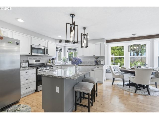 11235 Sw CHAMPOEG Dr, Wilsonville, OR 97070