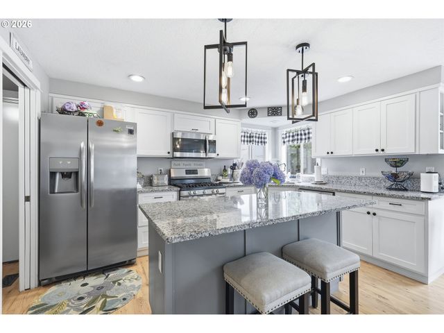 11235 Sw CHAMPOEG Dr, Wilsonville, OR 97070
