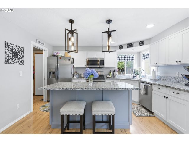 11235 Sw CHAMPOEG Dr, Wilsonville, OR 97070