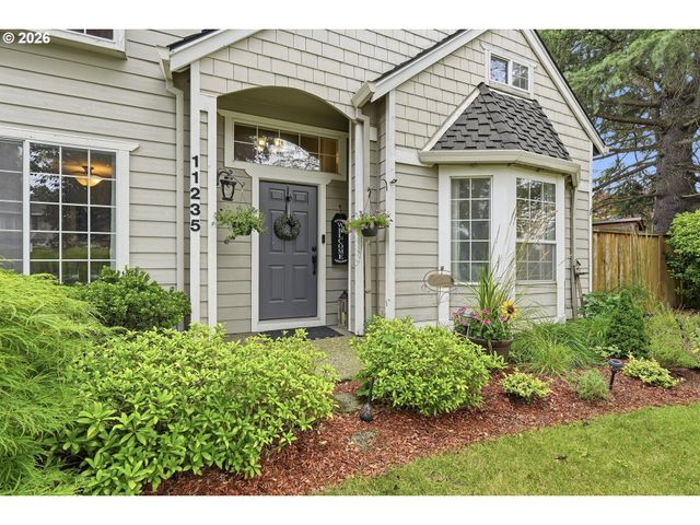 11235 Sw CHAMPOEG Dr, Wilsonville, OR 97070