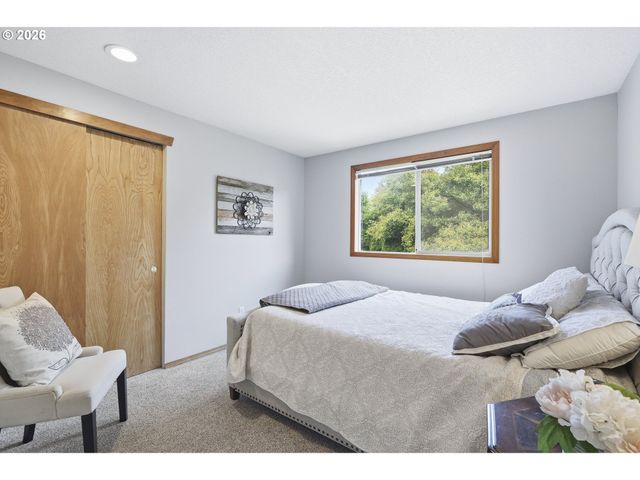 11235 Sw CHAMPOEG Dr, Wilsonville, OR 97070
