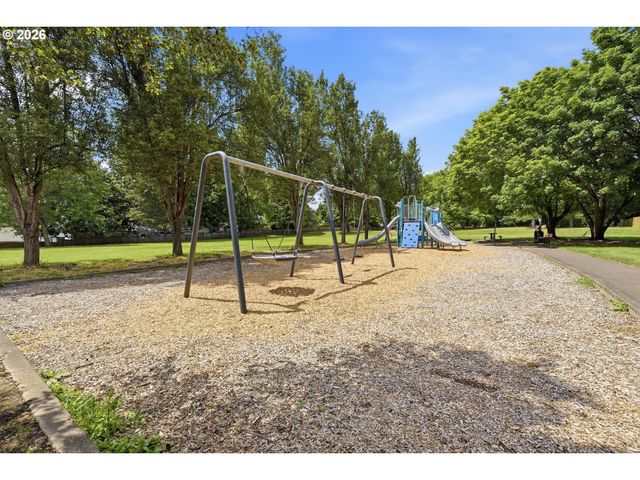 11235 Sw CHAMPOEG Dr, Wilsonville, OR 97070