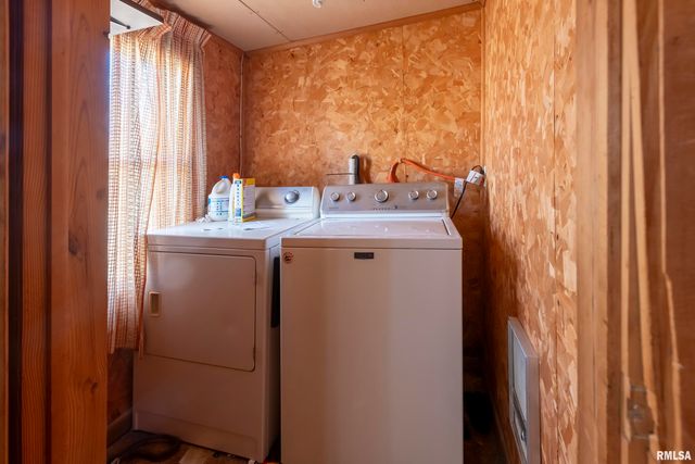 211 W BRYAN Street, Herrin, IL 62948