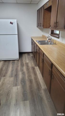 211 W BRYAN Street, Herrin, IL 62948