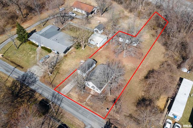 211 W BRYAN Street, Herrin, IL 62948