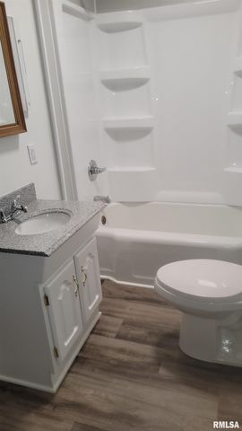 211 W BRYAN Street, Herrin, IL 62948