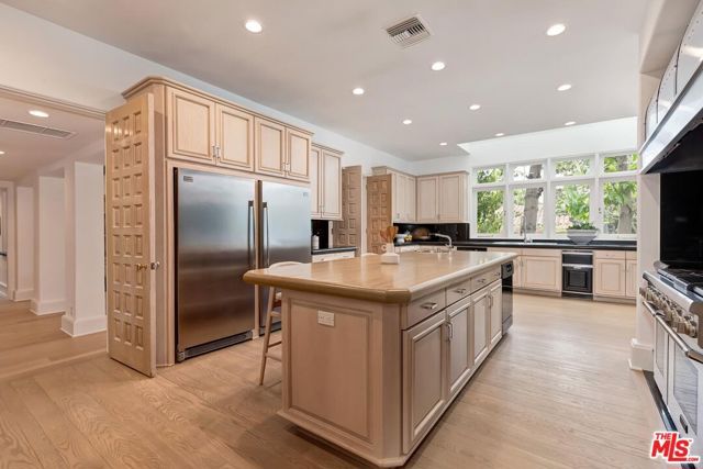 812 N Bedford Drive, Beverly Hills, CA 90210